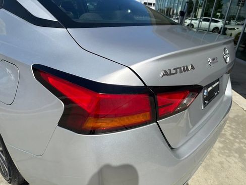 Used 2024 Nissan Altima 2.5 SV FWD image 15