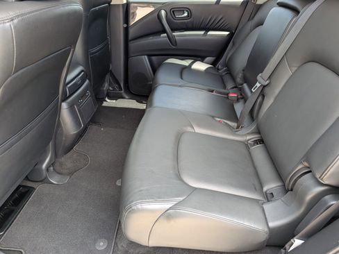 Used 2021 Nissan Armada SV w/ SV Appearance Package RWD image 11
