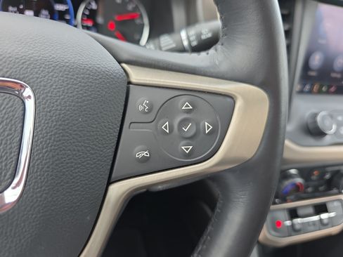 Used 2022 GMC Acadia Denali w/ Denali Ultimate Package FWD image 21