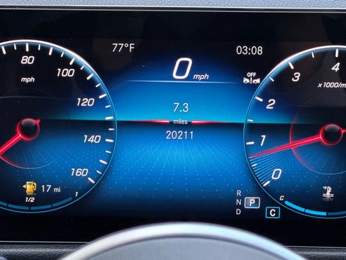 Used 2023 Mercedes-Benz GLB 250 4MATIC image 22