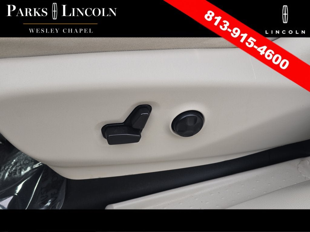 Used 2021 Chrysler Pacifica Touring-L w/ Uconnect Theater Family Group FWD image 19
