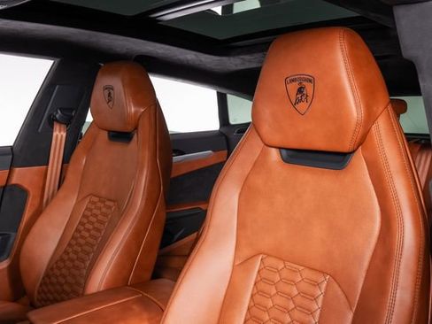 Used 2022 Lamborghini Urus AWD/4WD image 18