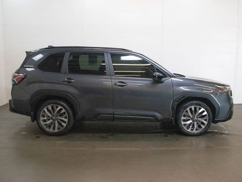 Used 2025 Subaru Forester Touring AWD/4WD image 3