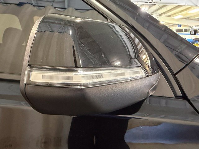 Used 2023 Chevrolet Traverse LT w/ LT Premium Package AWD/4WD image 29