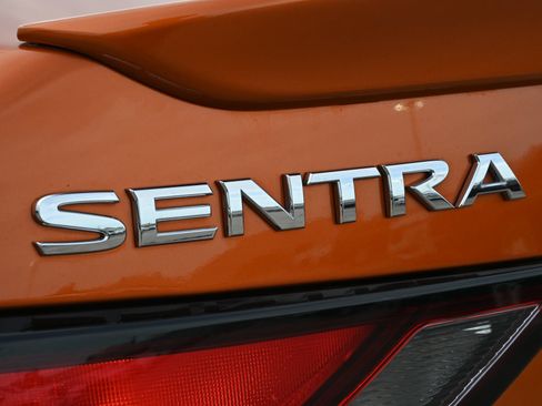 Used 2025 Nissan Sentra SR FWD image 20