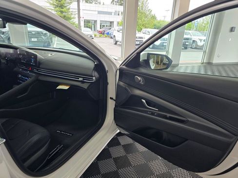 New 2026 Hyundai Elantra Limited FWD image 38