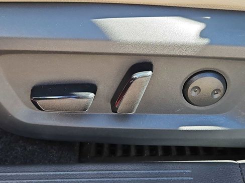 Used 2023 Nissan Rogue SL image 17