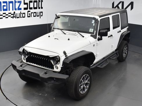 Used 2014 Jeep Wrangler Unlimited Rubicon w/ Connectivity Group AWD/4WD image 9