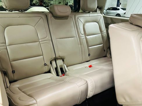 Used 2019 Lincoln Navigator Reserve w/ Cargo Package AWD/4WD image 27