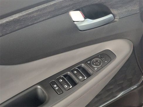 Used 2020 Hyundai Santa Fe SEL w/ Convenience + Premium Package image 9