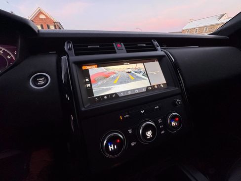 Used 2020 Land Rover Discovery SE image 23