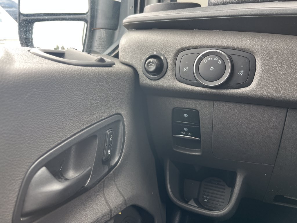 Used 2022 Ford E-Transit 148 High Roof Extended RWD image 16