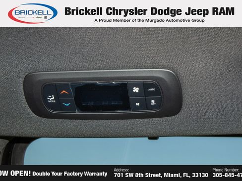 New 2025 Chrysler Pacifica Select image 24