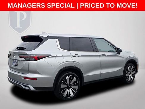 Used 2025 Mitsubishi Outlander SE FWD image 5