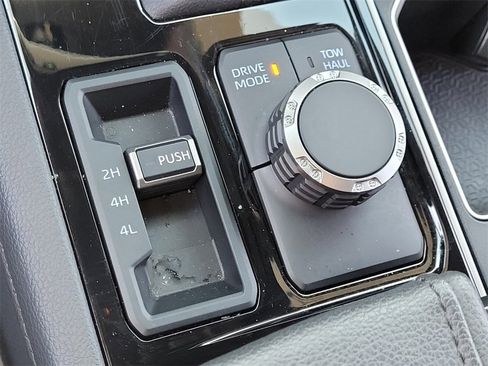 Used 2025 Toyota Tundra Limited image 21