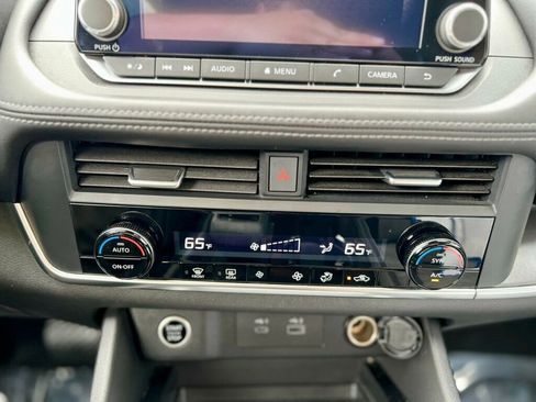 Used 2023 Nissan Rogue SV image 25