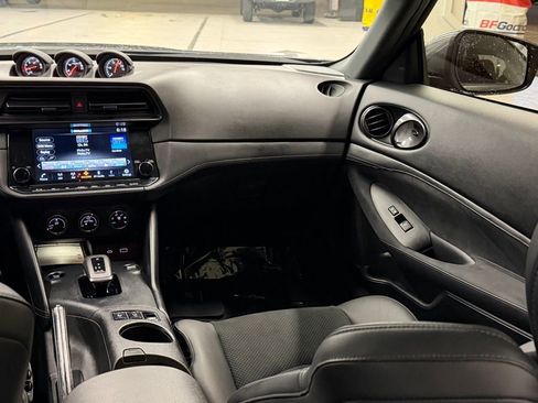 Used 2025 Nissan Z Performance w/ Floor Mat Package image 30