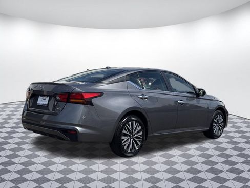 Used 2024 Nissan Altima 2.5 SV AWD/4WD image 7