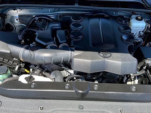 Used 2021 Toyota 4Runner SR5 AWD/4WD image 32