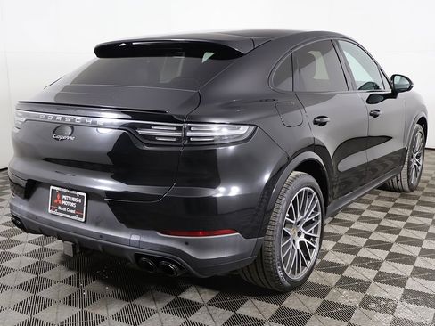 Used 2023 Porsche Cayenne Platinum Edition w/ Premium Package Plus image 13