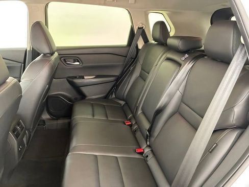 Used 2024 Nissan Rogue SL AWD/4WD image 18