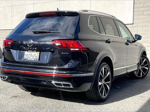 Certified 2022 Volkswagen Tiguan SEL R-Line image 13
