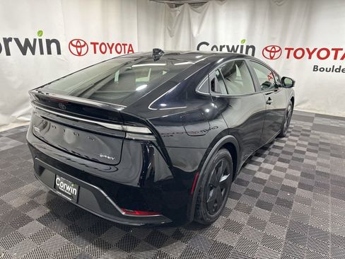 Used 2025 Toyota Prius SE image 8
