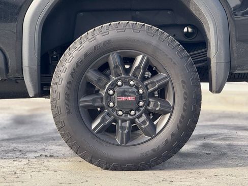 Used 2025 GMC Sierra 2500 AT4 image 3