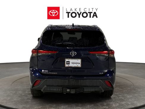 Used 2022 Toyota Highlander XLE FWD image 7