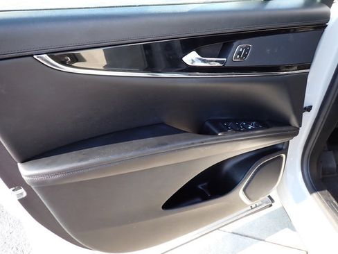Certified 2023 Lincoln Nautilus AWD w/ Premium Package image 19