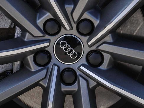 Used 2025 Audi Q3 2.0T Premium w/ Convenience Package AWD/4WD image 15