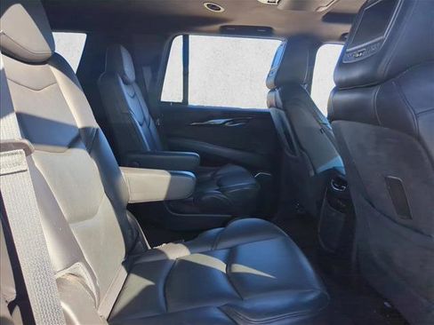 Used 2018 Cadillac Escalade Platinum image 18