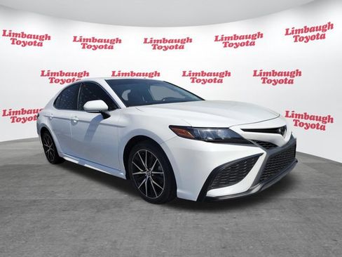 Used 2022 Toyota Camry SE image 17