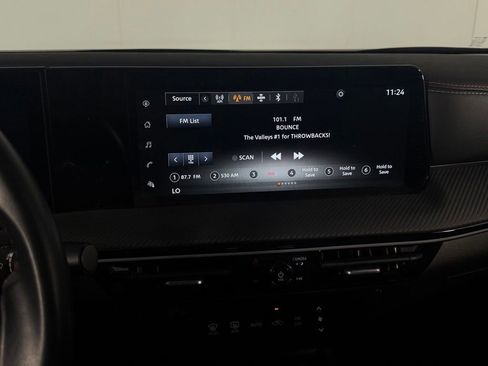 Used 2025 Nissan Kicks SR w/ Illumination Package FWD image 20