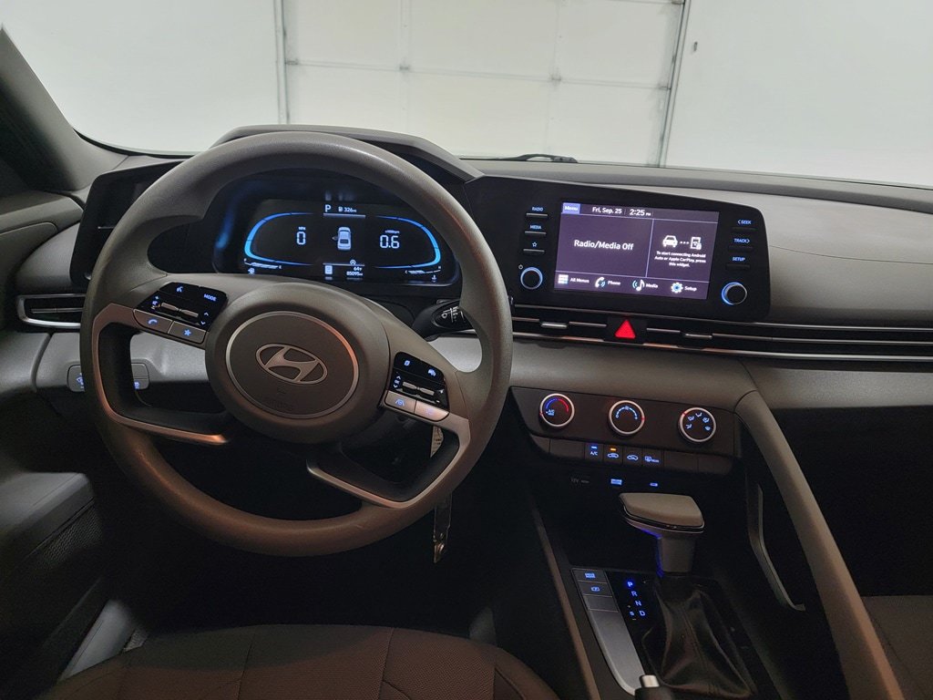 Used 2024 Hyundai Elantra SE FWD image 12