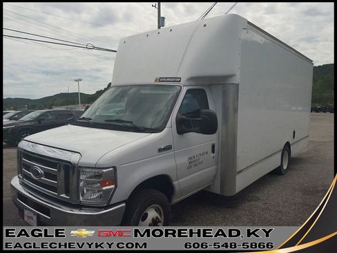 Used 2022 Ford E-450 and Econoline 450 Super Duty RWD image 1