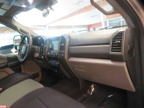 Used 2020 Ford F250 XL w/ STX Appearance Package AWD/4WD image 27