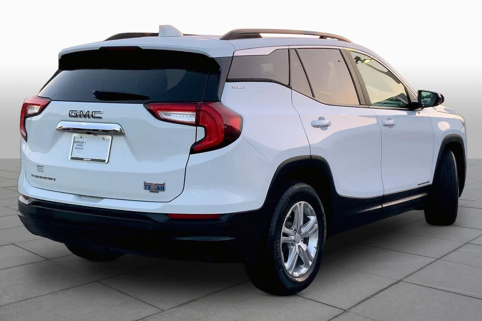 Used 2022 GMC Terrain SLE w/ Driver Convenience Package FWD image 12