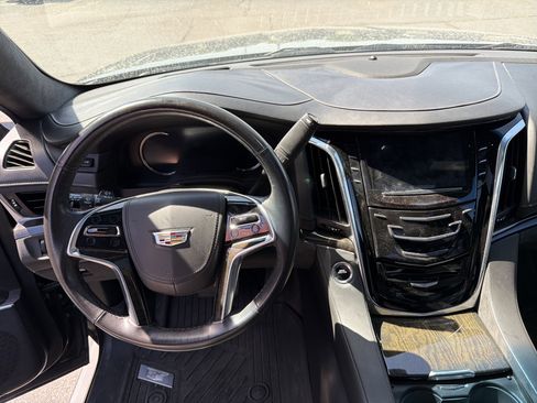 Used 2020 Cadillac Escalade Platinum AWD/4WD image 4