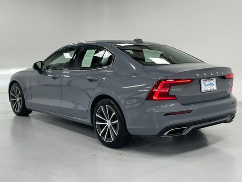 Used 2022 Volvo S60 B5 Momentum w/ Premium Package image 3