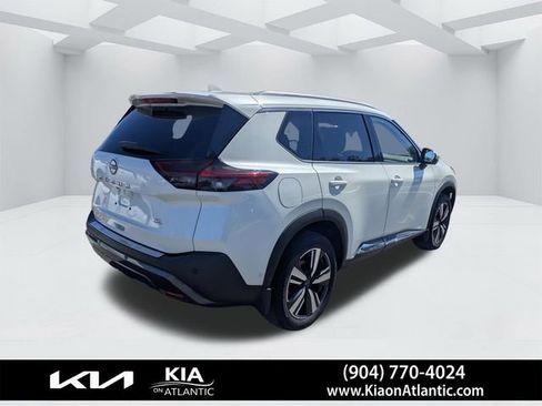 Used 2023 Nissan Rogue SL w/ SL Premium Package image 3