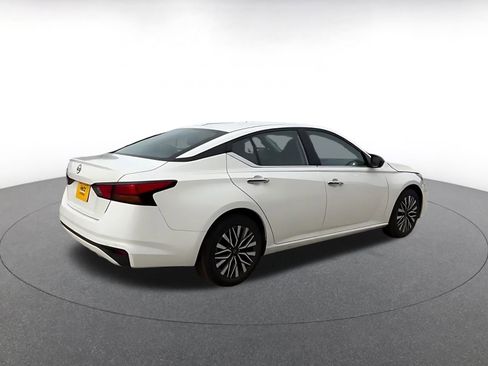 Used 2025 Nissan Altima 2.5 SV FWD image 15