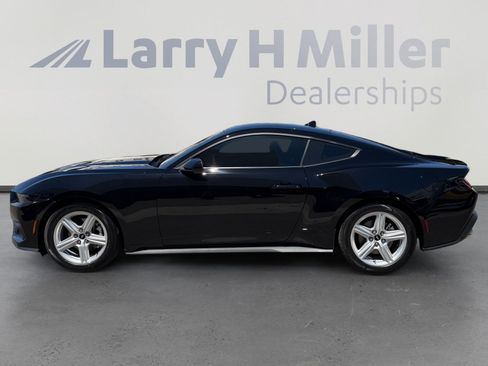 Used 2026 Ford Mustang Coupe RWD image 2