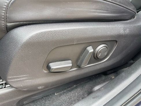Used 2023 Kia Carnival LX FWD image 21
