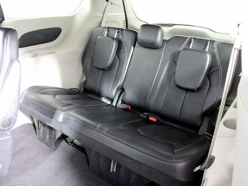 Used 2024 Chrysler Pacifica Touring-L FWD image 29