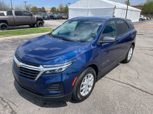 Used 2023 Chevrolet Equinox LS w/ LS Convenience Package image 3