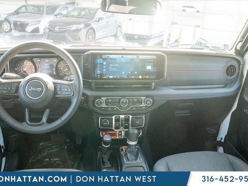 Used 2024 Jeep Wrangler Unlimited Rubicon AWD/4WD image 4