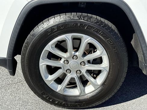 Used 2021 Jeep Grand Cherokee Laredo image 34