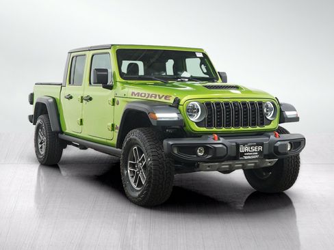 Used 2025 Jeep Gladiator Mojave w/ Convenience Group AWD/4WD image 7