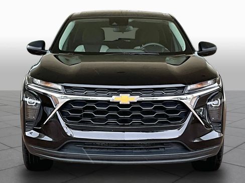 Used 2025 Chevrolet Trax LS FWD image 4